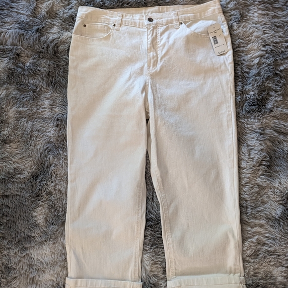 Capris - Picture 2 of 3